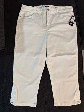 Bandolino White Capri  Jeans